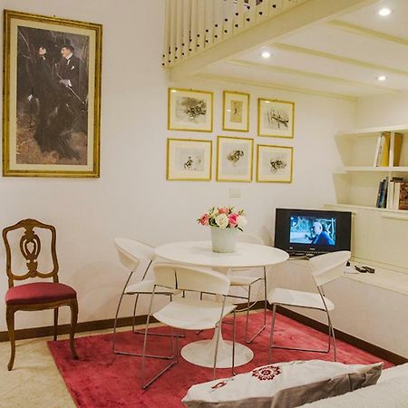 Mini Chic Downtown Apartment Bologna Exterior photo