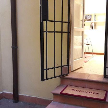 Mini Chic Downtown Apartment Bologna Exterior photo