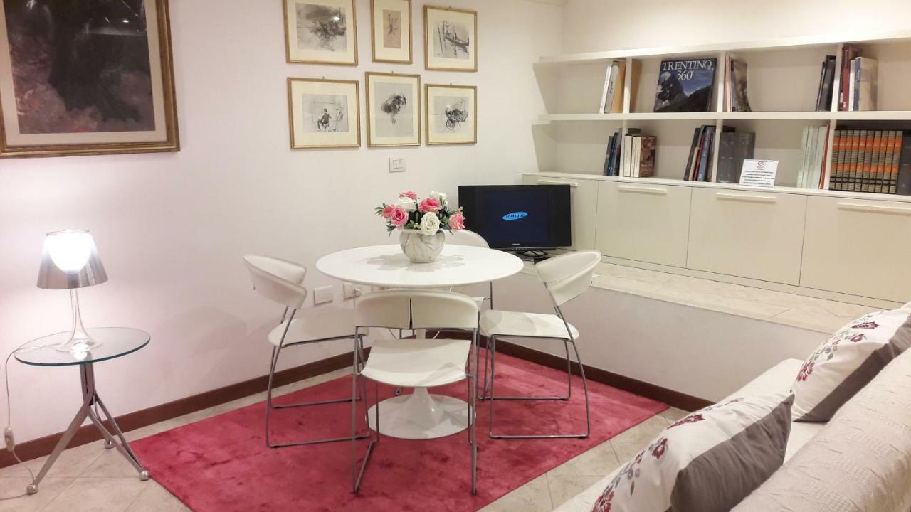 Mini Chic Downtown Apartment Bologna Exterior photo