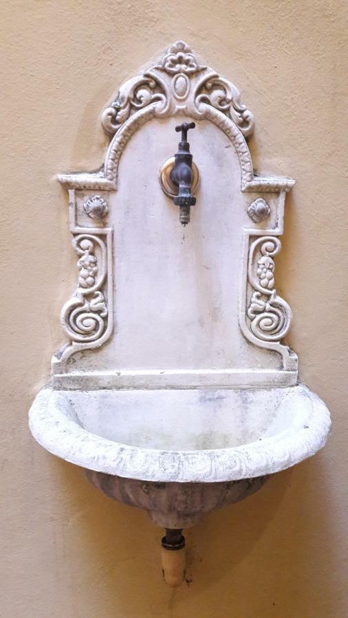 Mini Chic Downtown Apartment Bologna Exterior photo
