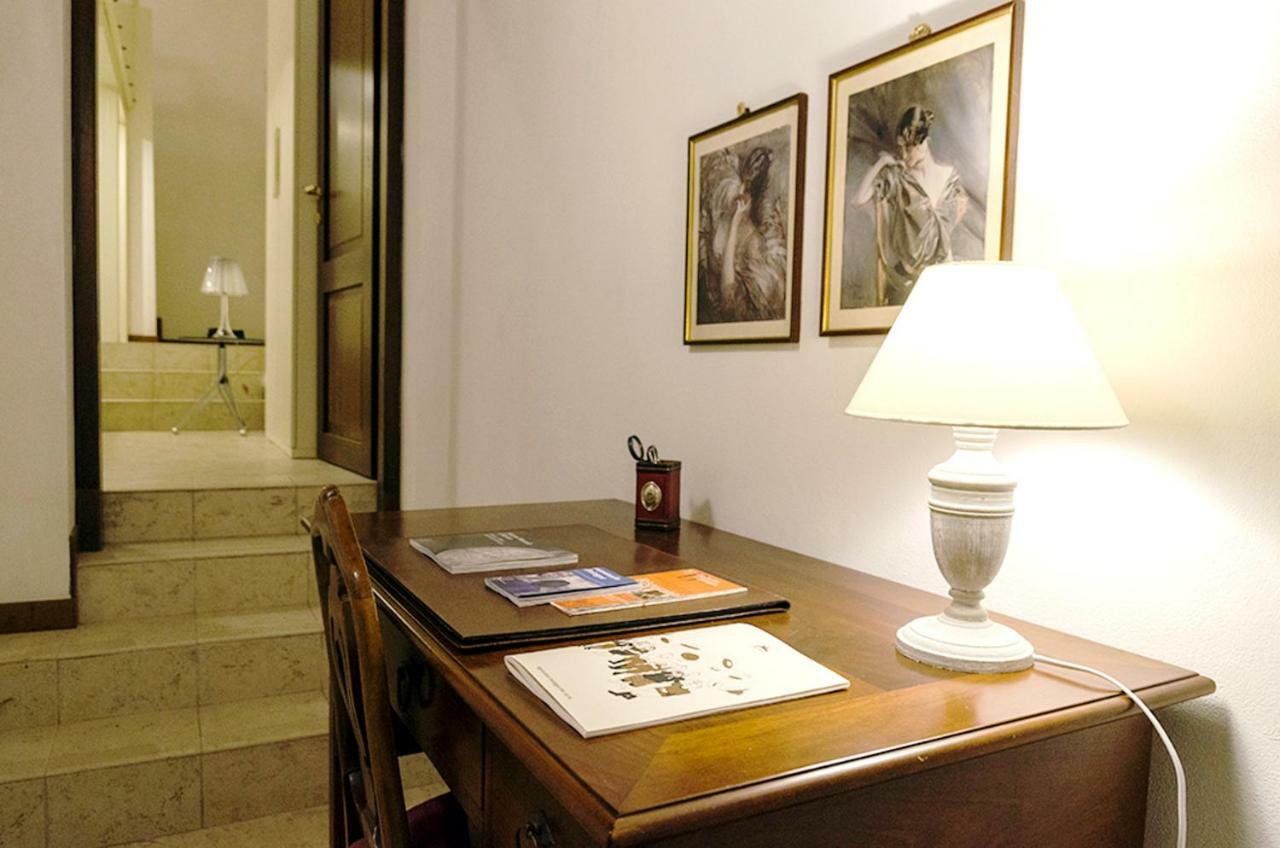 Mini Chic Downtown Apartment Bologna Exterior photo