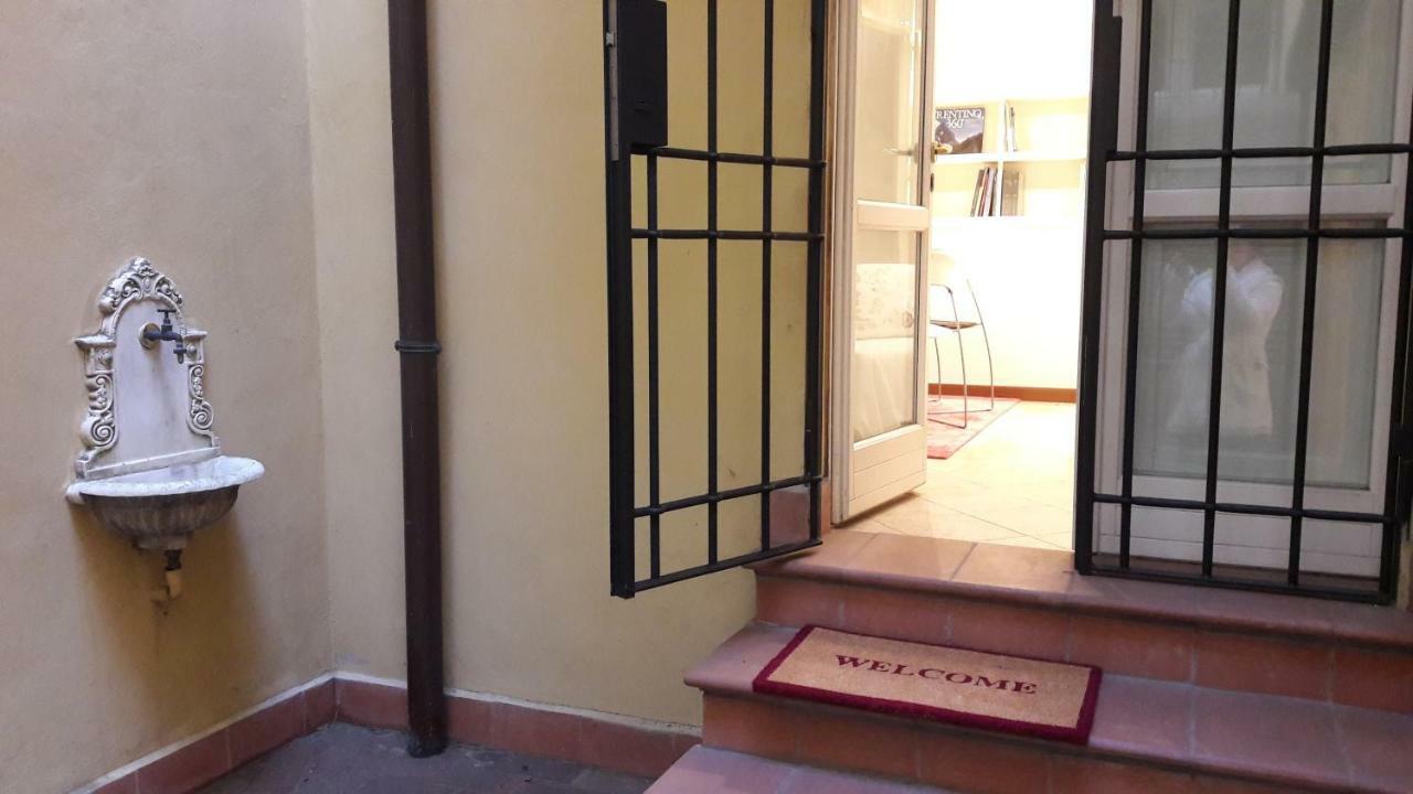 Mini Chic Downtown Apartment Bologna Exterior photo