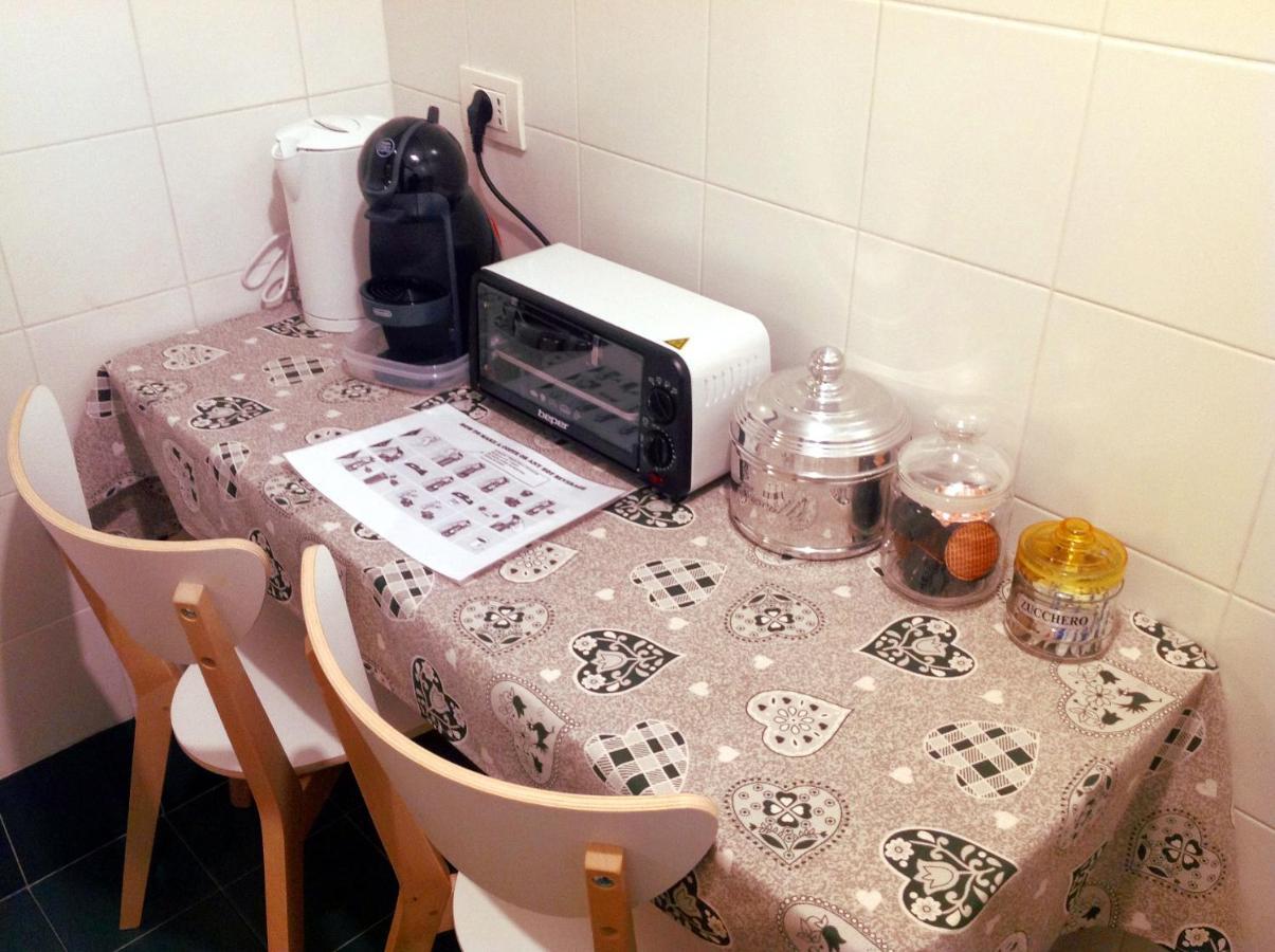 Mini Chic Downtown Apartment Bologna Room photo